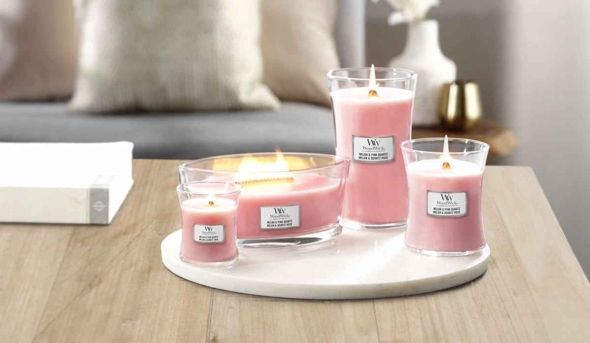 WoodWick Hourglass Medium Geurkaars - Melon & Pink Quartz 2 WoodWick Hourglass Medium Geurkaars - Melon & Pink Quartz - Afbeelding 2