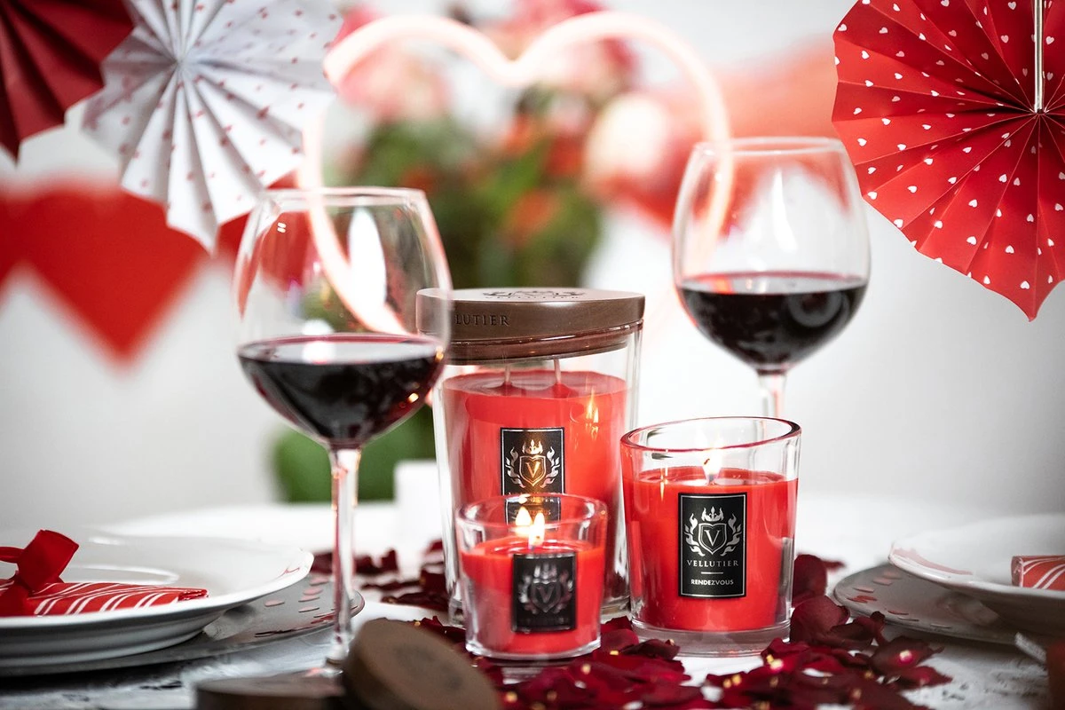 WoodWick Vellutier Geurkaars Large Rendezvous - 16 Cm / ø 11 Cm 3 WoodWick Vellutier Geurkaars Large Rendezvous - 16 Cm / ø 11 Cm - Afbeelding 3