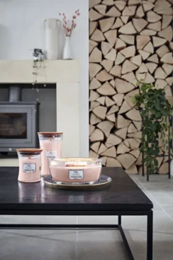 Woodwick Pressed Blooms & Patchouli Medium Candle - Geurkaars -WoodWick 800x1200 4